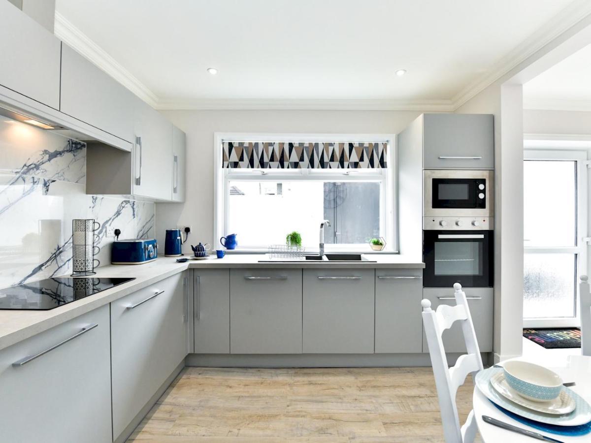 Pass The Keys Newly Refurbished Modern Bungalow - Pets Welcome Villa Swansea Esterno foto