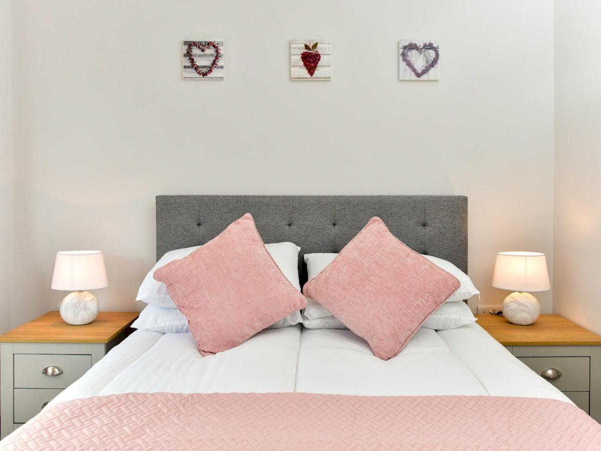Pass The Keys Newly Refurbished Modern Bungalow - Pets Welcome Villa Swansea Esterno foto