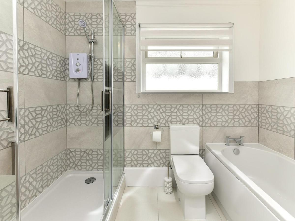 Pass The Keys Newly Refurbished Modern Bungalow - Pets Welcome Villa Swansea Esterno foto