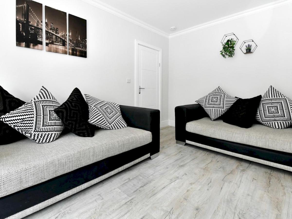 Pass The Keys Newly Refurbished Modern Bungalow - Pets Welcome Villa Swansea Esterno foto